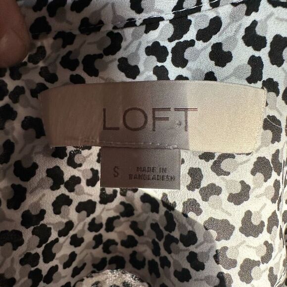 Loft polka dot business casual button down S shirt - Picture 3 of 3